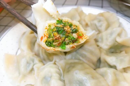 荠菜饺子馅怎么做好吃,这款荠菜饺子的做法鲜美多汁