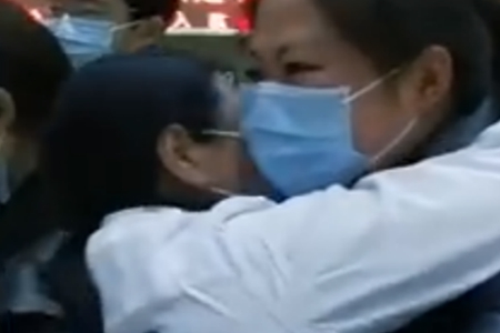 张学友周杰伦《等风雨经过》，唱出了疫情最动听的声音