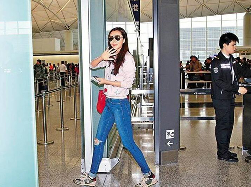 熊黛林牛仔裤凹进去图