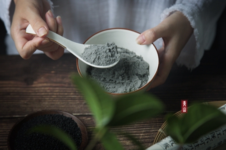 女性喝黑芝麻糊的好处是什么？常喝黑芝麻糊可以美容养颜！