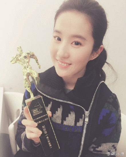 刘亦菲最受瞩目女演员 刘亦菲素颜读书照曝光