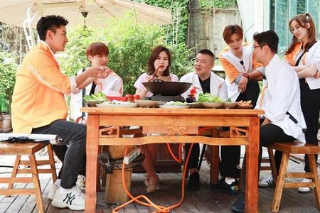 极限挑战张云雷被P成卡通,重庆王者张艺兴带不动猪队友