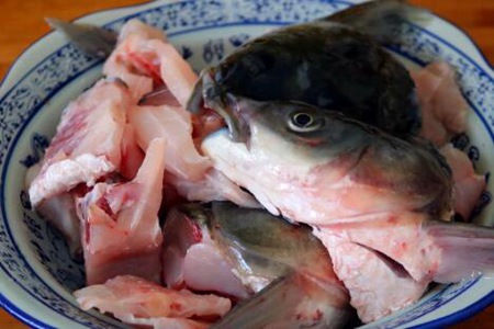 鱼头汤怎么做又浓又白?鱼头汤的做法最正宗的做法