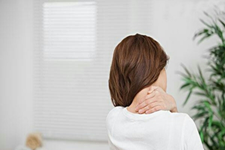 如何科学的保护颈椎？这几个方法让女生远离颈椎病！