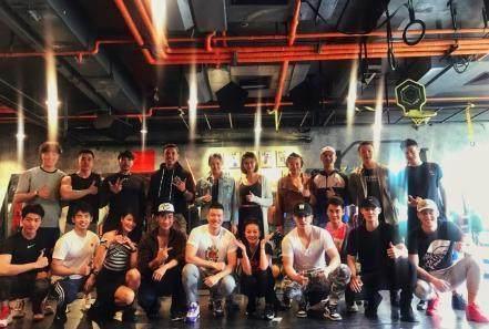 赵薇健身房锻炼被偶遇，粉丝调侃叫胖薇！