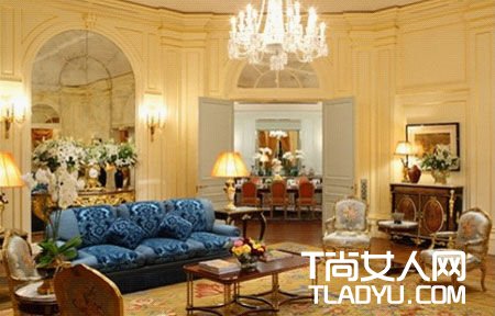 生活区都位于二层,以充分利用引人入胜的海湾风景。 生活区都位于二层,以充分利用引人入胜的海湾风景。