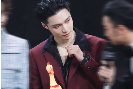 小绵羊张艺兴牵手王一博男友力爆棚,一博酷盖形象全无