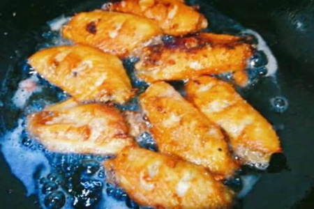 年夜饭蒜香鸡翅怎么做好吃又简单?蒜香鸡翅的做法窍门