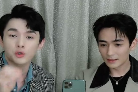 李佳琪朱一龙直播 卖货达人疯狂卖货朱一龙却静坐成画