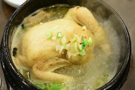 炖鸡汤放什么材料好吃?这四个炖鸡汤搭配食物营养滋补