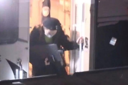 尹正蒋梦婕恋情曝光，网友：疫情面前恋爱不要忘口罩啊！