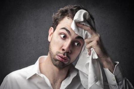 睡觉出汗怎么回事男性?这三个男人晚上睡觉出汗的原因注意