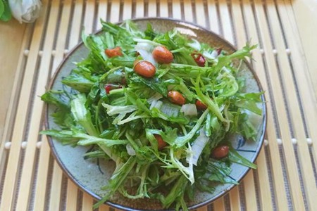 苦菊怎么做好吃,这道苦菊凉拌菜的做法清脆爽口