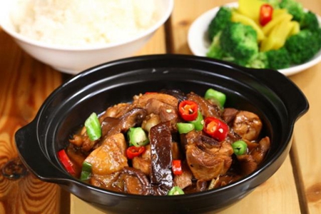 黄焖鸡的做法,这款家庭版黄焖鸡做法色香味美