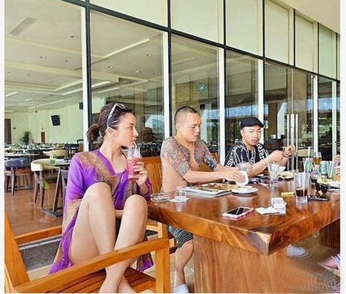 梁云菲比基尼图片大全