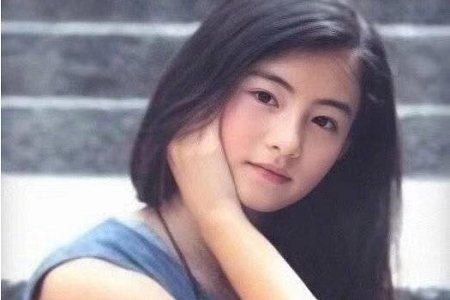 张柏芝学生时候照片曝光,网友:这才是真的美人胚子