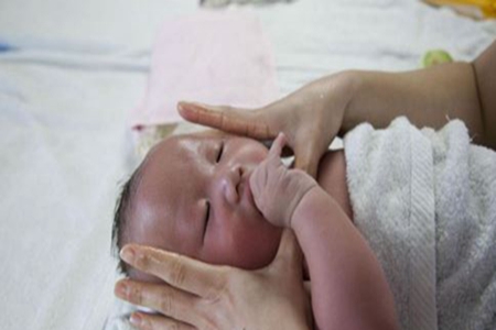 如何给新生儿洗澡?分享澡后护理指南从容应对