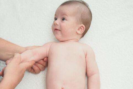夏天宝宝长痱子怎么办?宝妈们预防小妙招