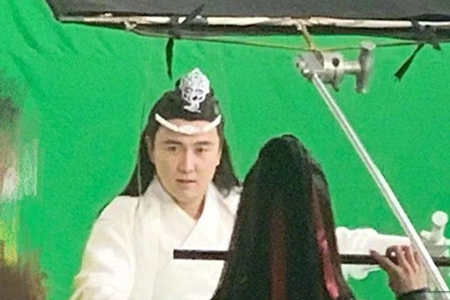 沈腾搞事情COS蓝忘机,网友调侃:魏无羡想打人!