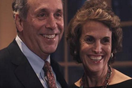 震惊!美国日新增确诊病例过万,哈佛大学校长夫妇确诊新冠