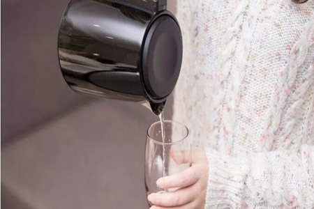 女性怀孕初期症状发烧，孕妈妈用这三种降温方法