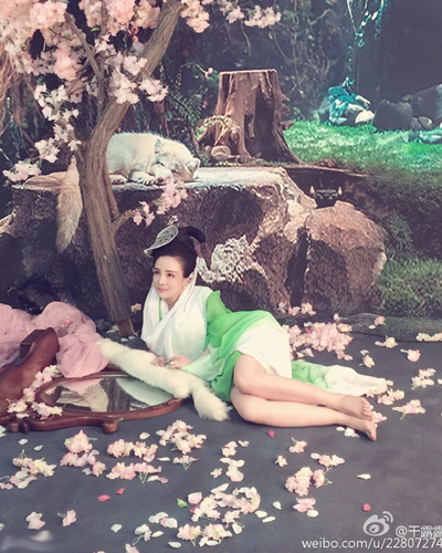娱乐圈最烂十大女星之一干露露内裤被当众扯下
