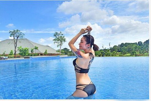 梁云菲比基尼图片大全