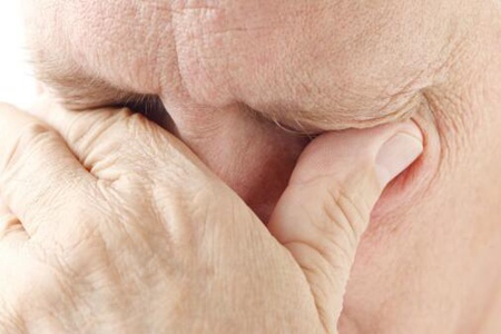 角膜炎的症状是哪些？这三个症状表现及时改善治疗