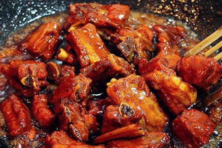 红烧排骨的做法,这三个小技巧红烧排骨的家常做法