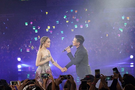 容祖儿张学友罕见同台,两代巨星献唱,惹得粉丝泪流满面