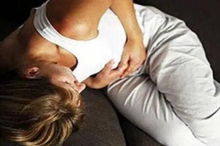 伤胃的行为有哪些?这四个坏习惯尽早纠正为好