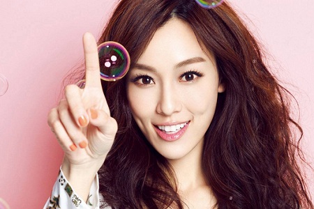 范玮琪摔倒下巴缝15针,网友吐槽:绝对的摔倒专业户