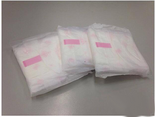 女生早上起床内裤湿的