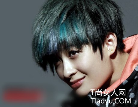 曾轶可最新个性挑染短发发型