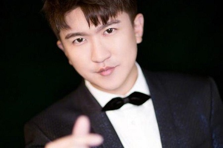 明日之子总决赛张大大穿高跟鞋摔倒，网友调侃看点就是你