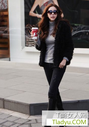 道晖芝出差搭配 长腿装时尚火辣