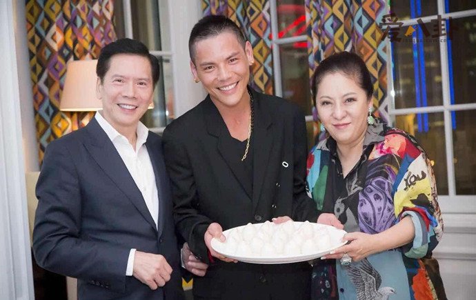 那些合作过的演员可都是重量级大咖呀_向佐的家世到底有多壕