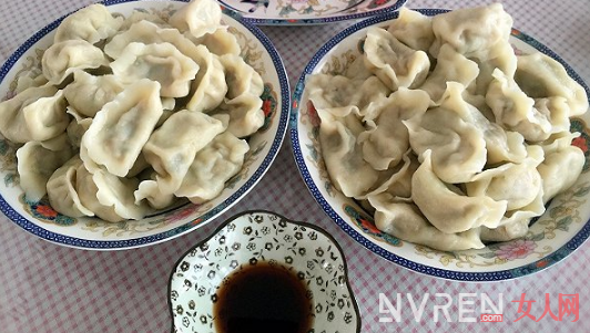 灌汤饺子馅的做法视频 芹菜猪肉饺子馅的做法