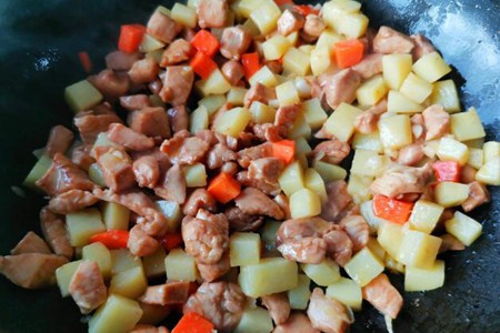 咖喱饭的做法,咖喱土豆鸡丁的做法窍门