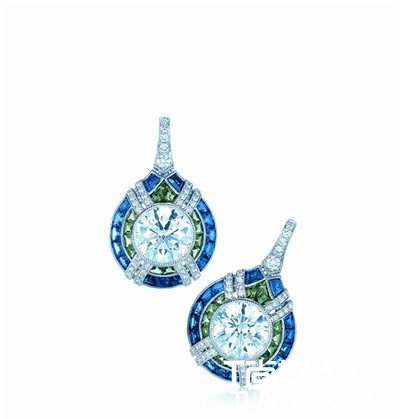 提升女王气质 显示超大宝石耳钉 