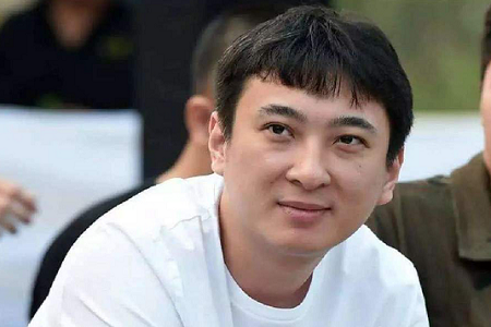 王思聪日本约会两辣妹,网友直呼:左拥右抱艳福不浅