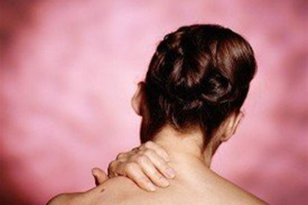 如何科学的保护颈椎？这几个方法让女生远离颈椎病！
