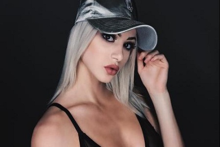 女性如何缓解肩颈酸痛?便可做飞燕体式