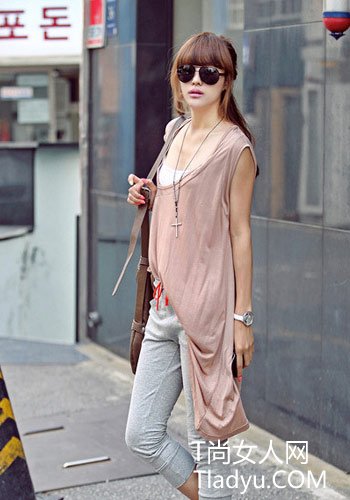 早秋时尚达人出街潮搭　有型又有范儿