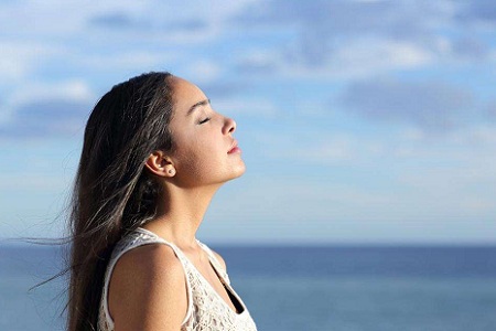 春季女性精气肾气不足，女人想续命就学呼吸方法