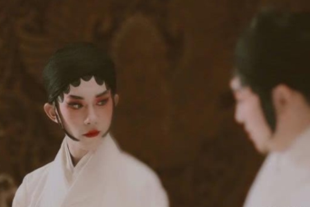 易烊千玺的戏曲造型来袭,眼波流转眉眼柔情娇羞太惊艳