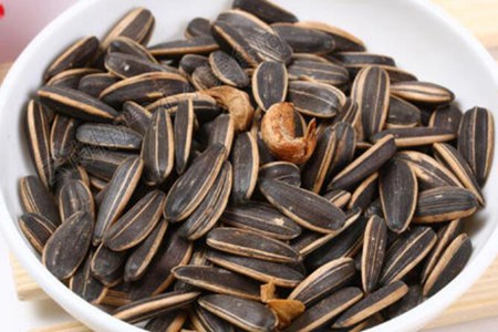瓜子多吃有什么坏处?这五个女人多吃瓜子的坏处注意