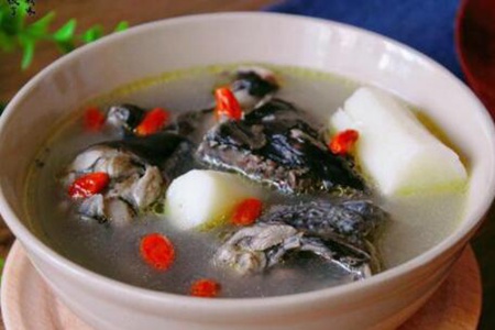 乌鸡炖什么补血补气最好?三款食材补中益气养血安神