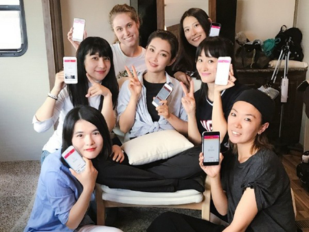 李冰冰帮员工清理购物车 李冰冰任泉隐婚是真的吗？