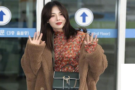 带货一哥李佳琪一姐泫雅罕见同框,泫雅蕾丝上衣尽显性感